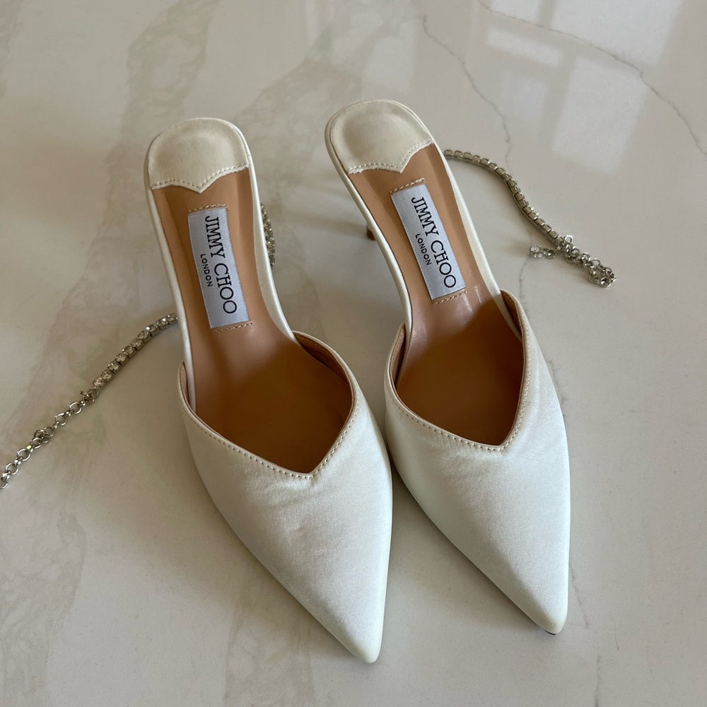 Look Like Ivory Heels with Chain Detail - size 39